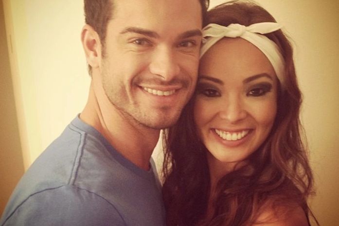 O amor está no ar! Carol Nakamura posta foto com Sidney Sampaio: 'Amo!'