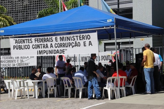 Ato público de policiais federais acontece no Jaraguá