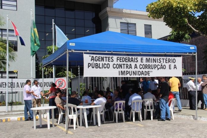 Ato público de policiais federais acontece no Jaraguá
