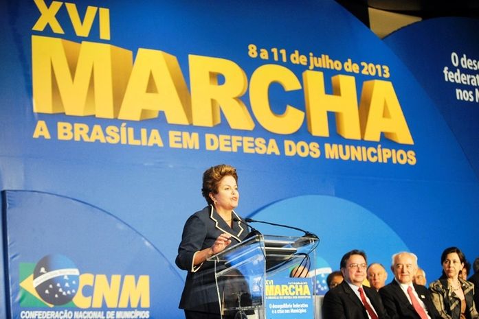 Presidente Dilma discursa aos prefeitos participantes da marcha