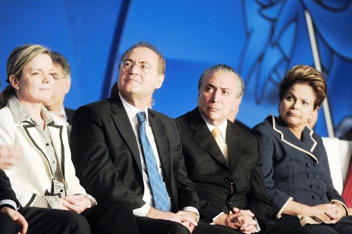 Renan participa da Marcha dos Prefeitos ao lado de Dilma, Temer e Gleisi Hoffman