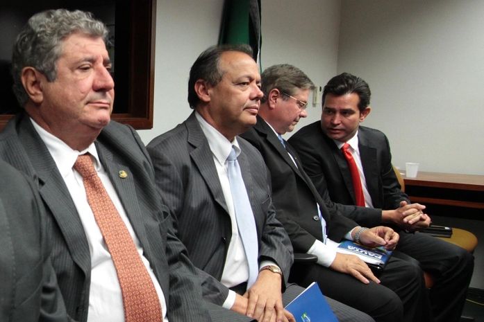 Euclides Melo, secretário Marcos Ferreira, federais Alexandre Toledo e Mauricio Quintella