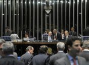 Em sessão presidida pelo senador Renan, plenário aprova PEC que reduz número de suplentes