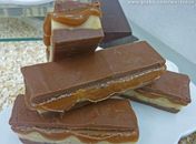 Faça em casa barrinha de chocolate e caramelo do marido de Paolla Oliveira