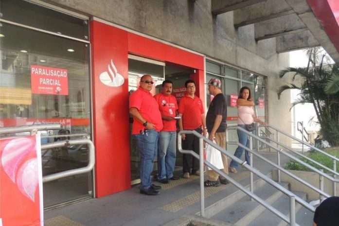 Categoria paralisou atendimento nas agências do Centro