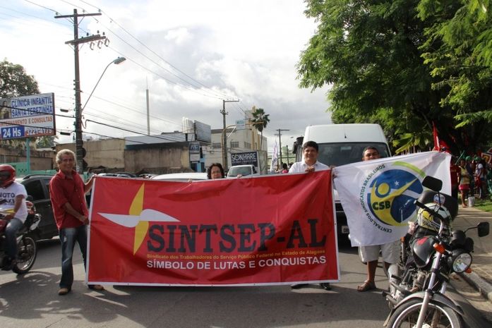 Manifesto reúne população, estudantes e centrais sindicais