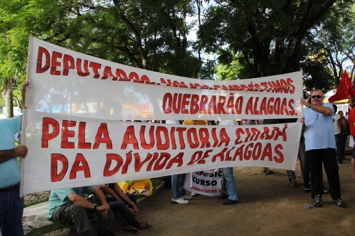 Manifesto reúne população, estudantes e centrais sindicais