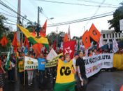 Manifesto reúne população, estudantes e centrais sindicais