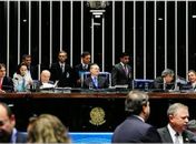 Renan comemora transmissão de licença de taxistas para herdeiros