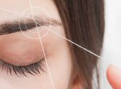 Oriental ou egípcia: depilação à linha é uma técnica natural de tirar pelos