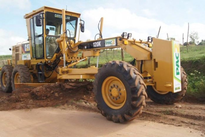 Máquinas recuperam estradas vicinais da zona rural de São Sebastião
