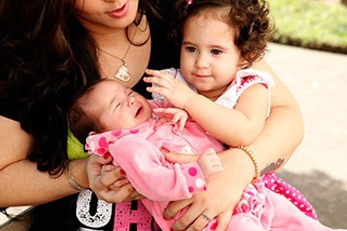 Momento especial! Perlla posa com a caçula pela primeira vez: 'Estou realizada'