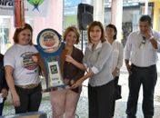 Kilma Marques (à dir) participou da entrega da premiação aos lojistas