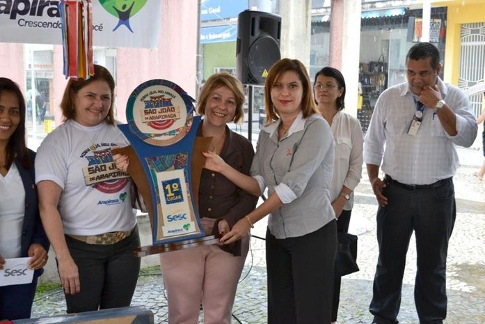 Kilma Marques (à dir) participou da entrega da premiação aos lojistas