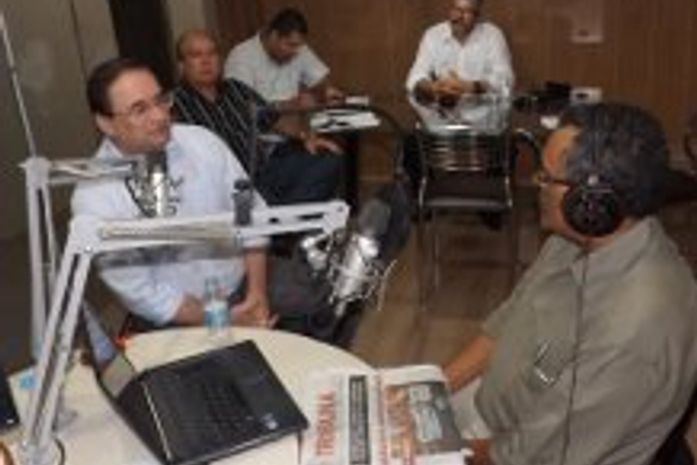 Luciano Barbosa dando entrevista ao âncora Edvaldo Silva