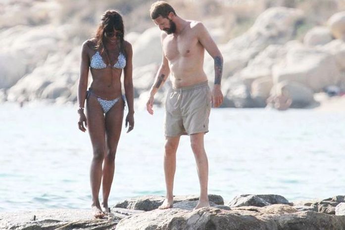 Naomi Campbell é fotografada com suposto affair na Grécia