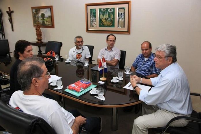 Ciclistas são recebidos pelo governador