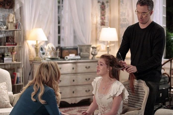 Nicole chora e desiste de raspar os cabelos: 'Eu sou uma covarde'