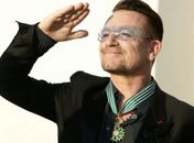 Bono ganha principal condecoração cultural da França