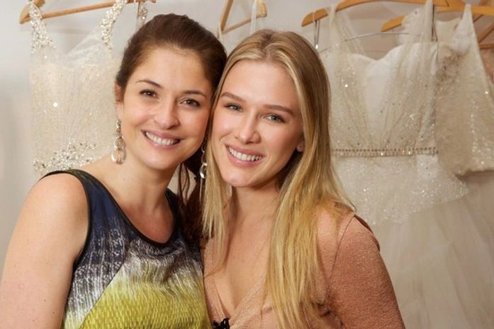Fiorella Mattheis faz a última prova do vestido de noiva