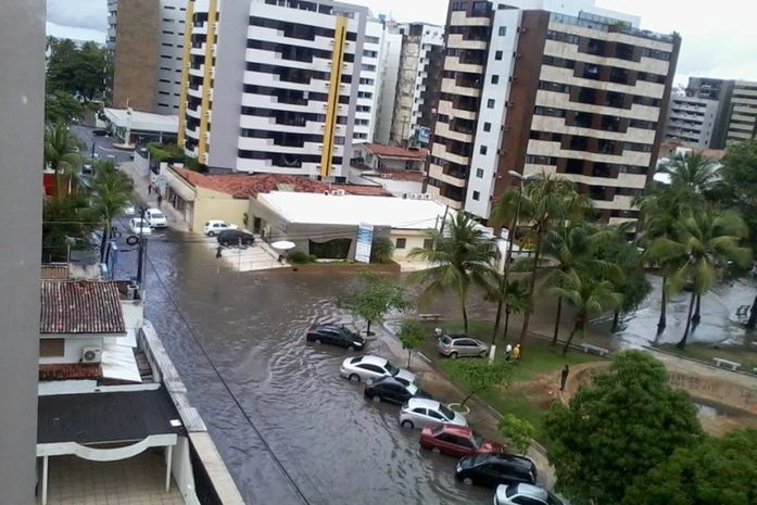 Chuvas voltam a alagar ruas em Maceió e Defesa Civil segue em alerta