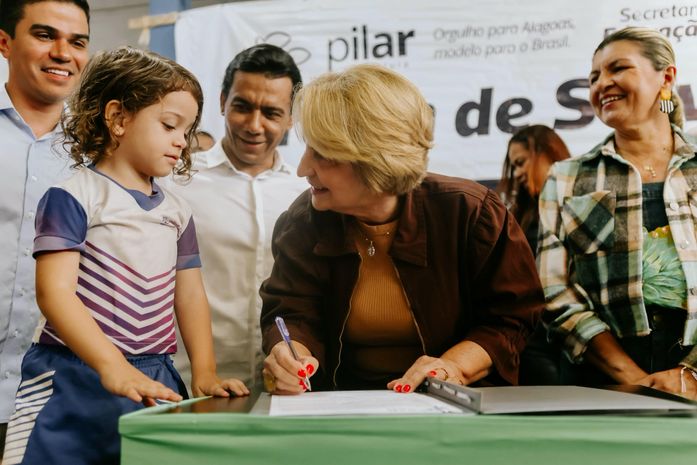 Prefeita Fátima Rezende entrega creche reformada e assina seis ordens de serviço para “reformaço” nas escolas de Pilar