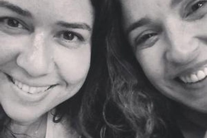 Machucado feio e dor! Namorada de Daniela Mercury quebra o nariz: "dói demais"