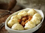 Delícia: Nhoque de pão com molho de frango e de tomate