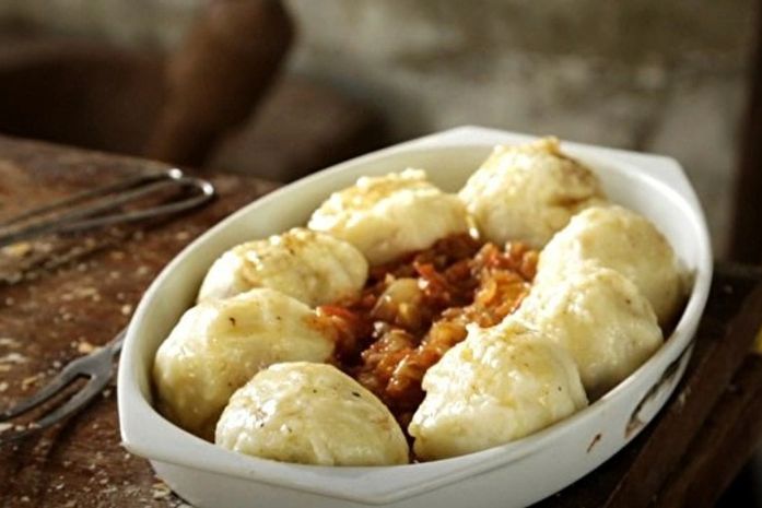 Delícia: Nhoque de pão com molho de frango e de tomate