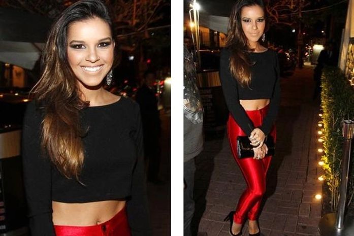 Curtindo a solteirice! Mariana Rios badala com barriga de fora, calça justa e sorrisão