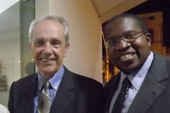 Pastor Sammy Tippit (E), com o pastor Tércio Ribeiro, da PIB Maceió, esteve em Alagoas em abril de 2012.