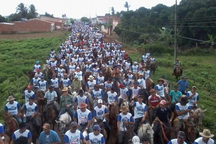 Milhares de pessoas prestigiam Cavalgada do Padre Cícero em Lagoa da Canoa