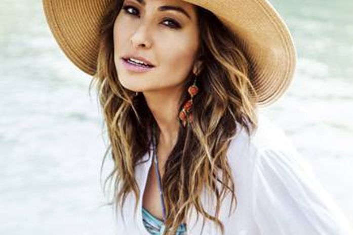 Sabrina Sato vê moda como 'investimento' e diz que doa roupas à irmã