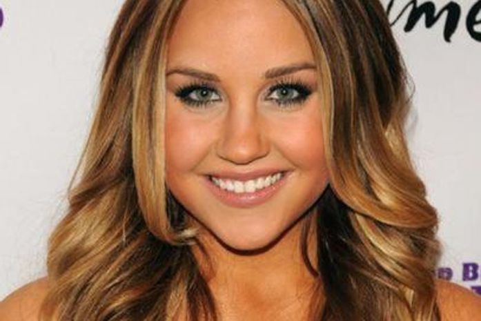 Amanda Bynes é internada em hospital psiquiátrico depois de causar um incêndio nos EUA