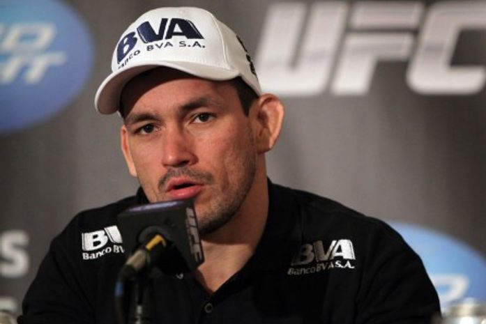 D. Maia lutou contra Anderson Silva no UFC 112, em 2010