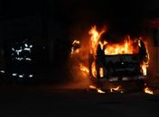 Kombi incendeia e assusta moradores na Feirinha do Tabuleiro