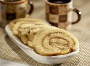 Em dia frio, guloseimas  caem muito bem! Faça  bolo de rolo com café