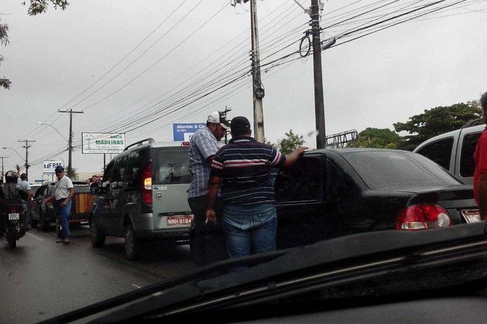 Trânsito ficou lento no Tabuleiro