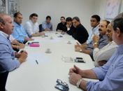 Vereadores se reúnem em shopping