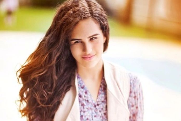 Entre futebol e skate, Lívian Aragão diz que plano na TV é 'desgrudar' do pai