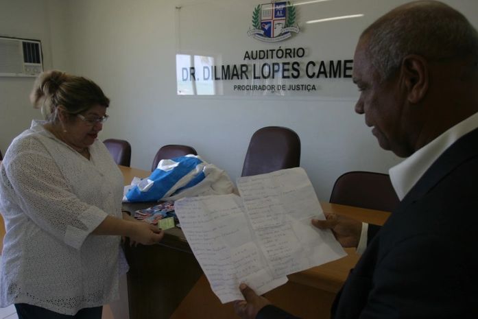 Promotora Francisca Paula e Polícia federal apreenderam material de campanha