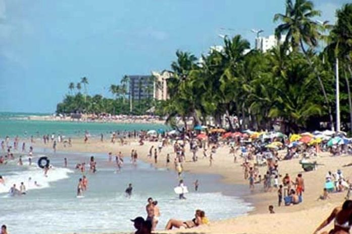 Relatório aponta 14 trechos impróprios para banhos nas praias alagoanas