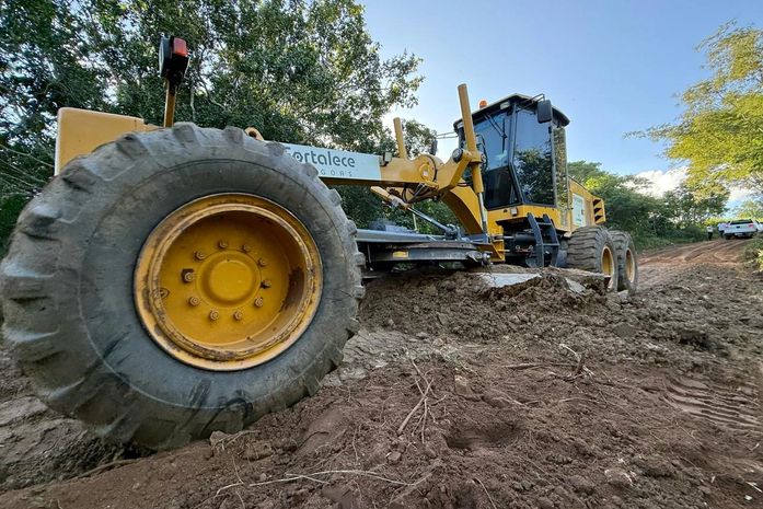 Prefeitura retoma trabalho de manutenção das estradas vicinais em Santana do Ipanema