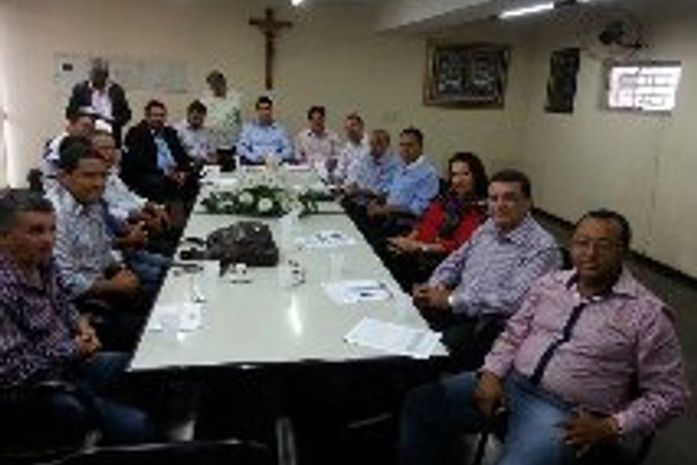 Vereadores da Uveal reunidos em P.dos Indios