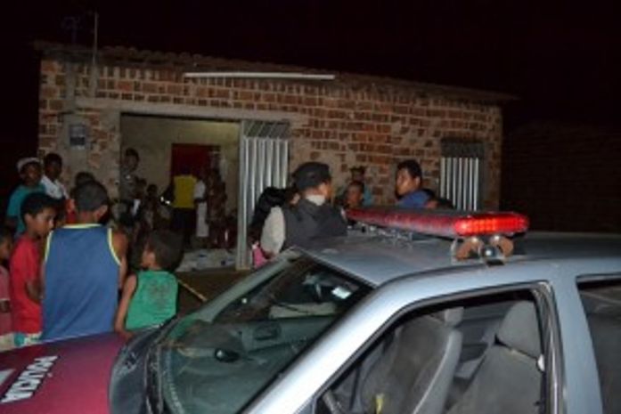 Homem é executado em sua residência, na frente da mãe e da esposa