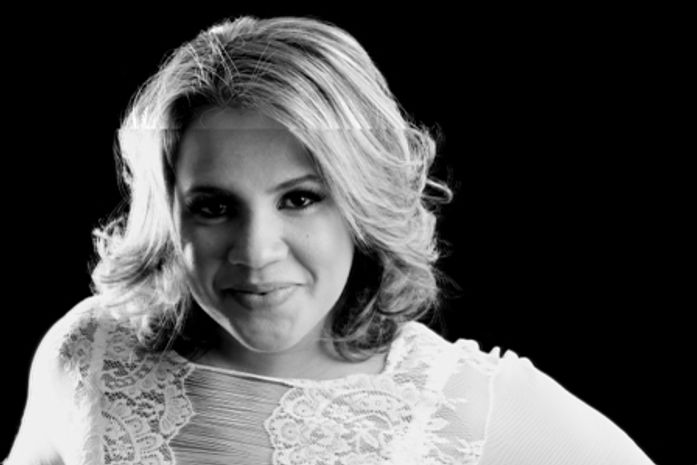 Kel Monalisa apresenta espetáculo “Livre” no projeto “Quinta no Arena”