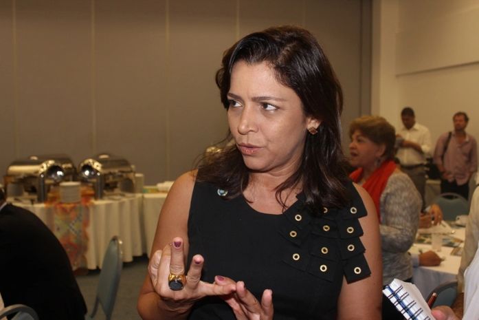 Secretária Cláudia Pessoa