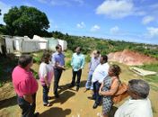 Secretário visita grota Bom Jesus e discute início da obra para conter erosão