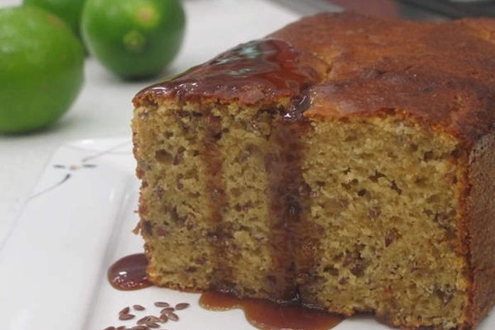 Bolo leve de limão leva farinha de linhaça, iogurte e rapadura
