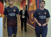 Neymar admite estranheza em enfrentar ex-time Santos e elogia Messi